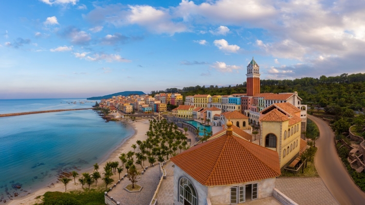 nam ph&uacute; quốc bất động sản