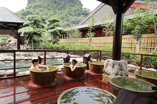 suối nước n&oacute;ng yoko onsen quang hanh