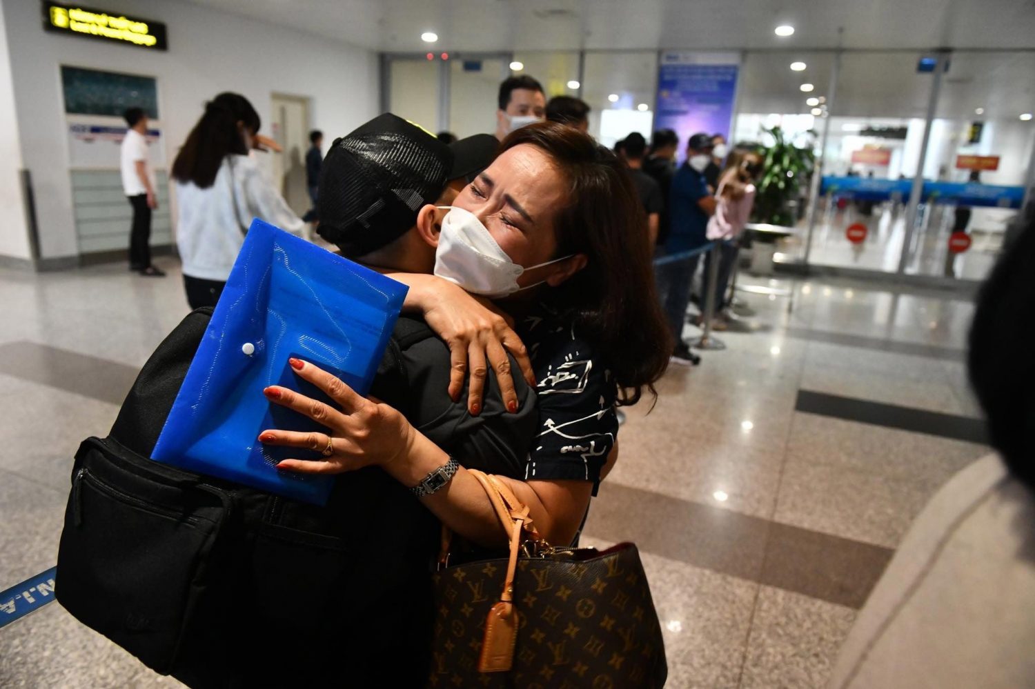 chuyến bay đ&oacute;n kiều b&agrave;o Ukraina về nước