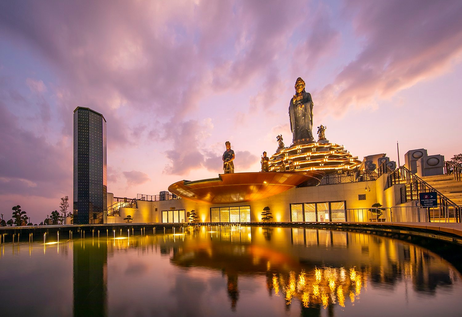 cot-bat-nha-tam-kinh-nui-ba-den