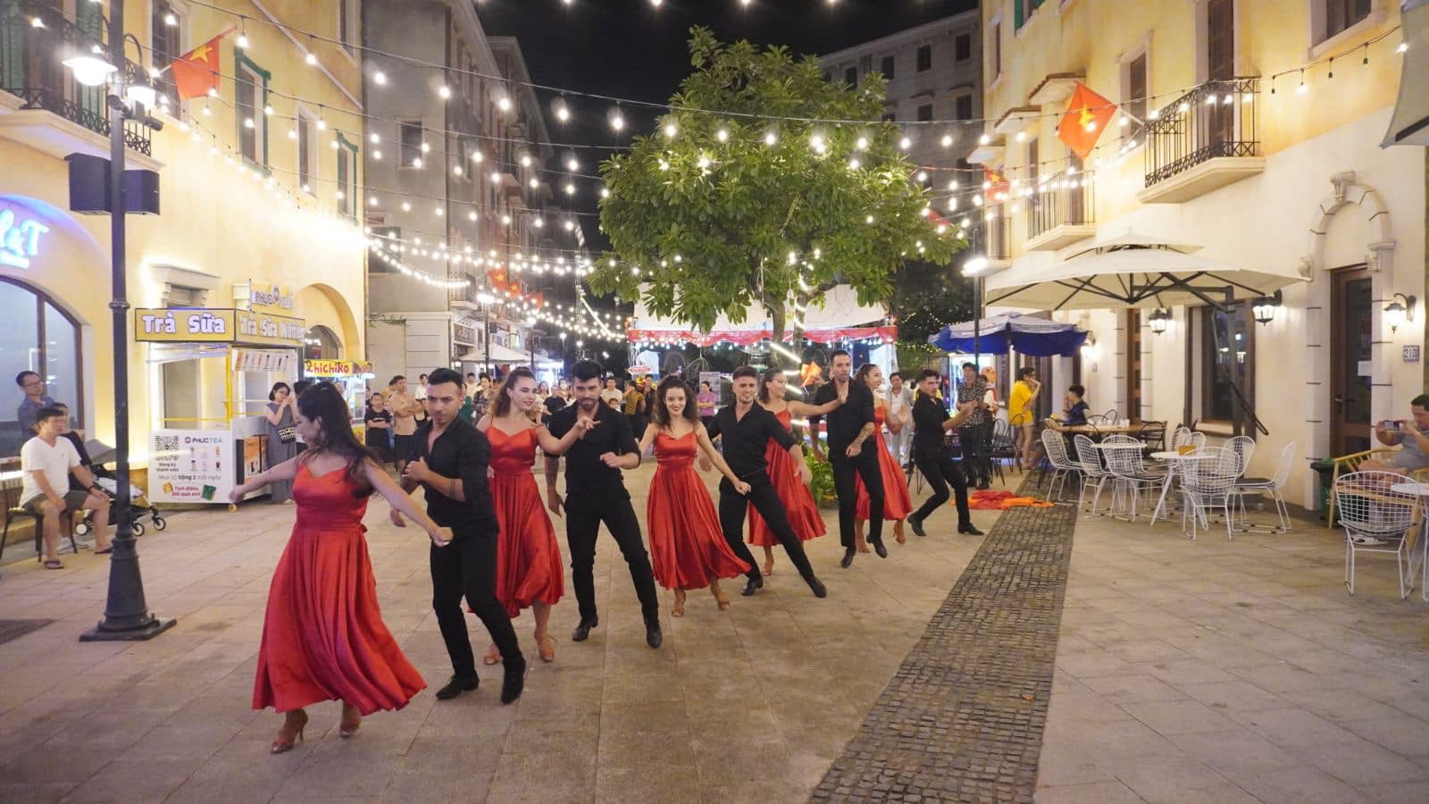 phố đ&ecirc;m sorrento ph&uacute; quốc